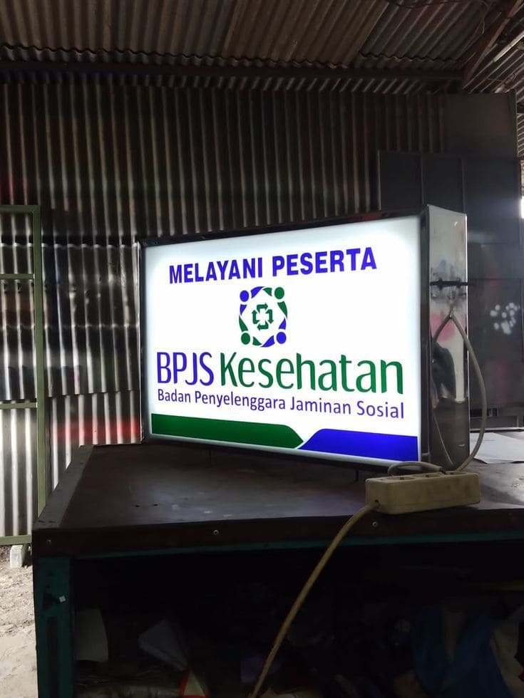 6 - Billboard Berbasis Pencahayaan (Neonbox, Backlit, Frontlite)