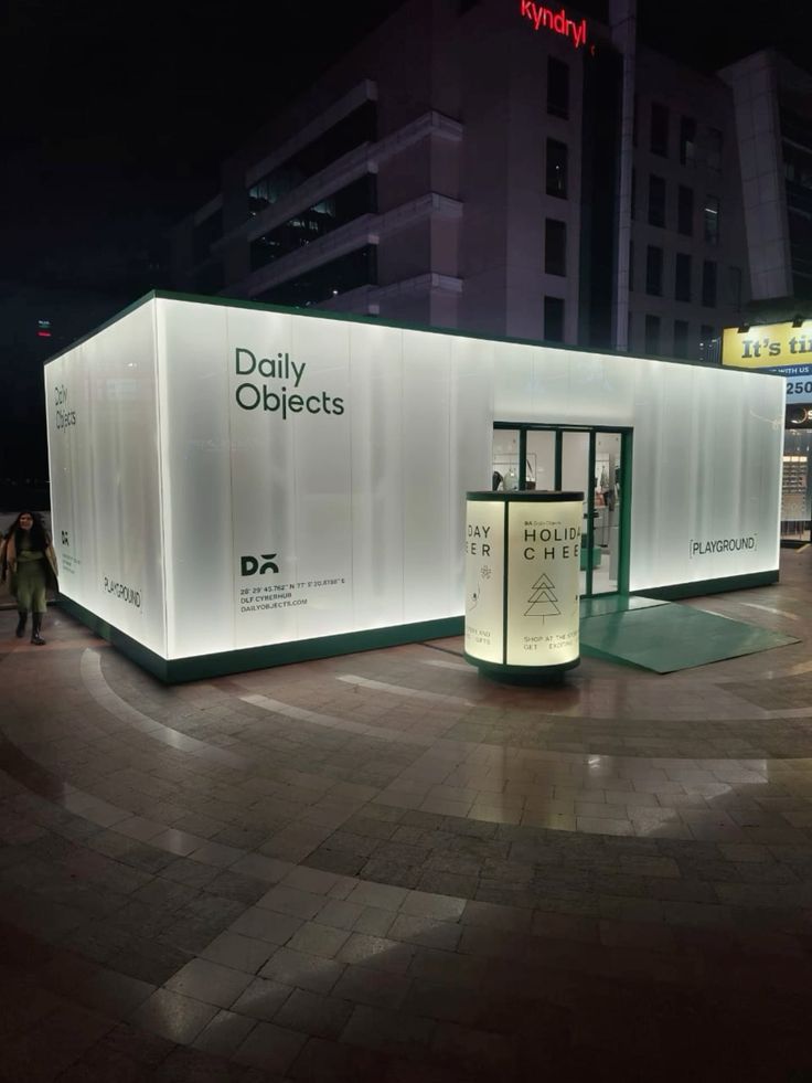 5. Desain Pop-up Store Immersive Box