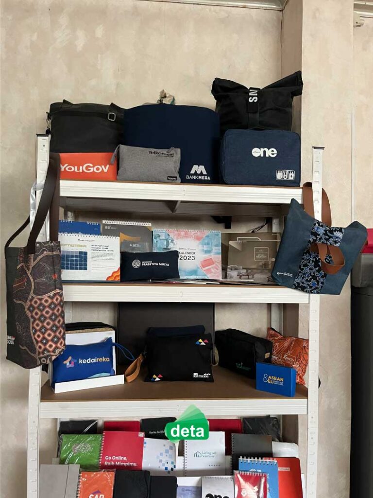 Jasa pembuatan merchandise or pr package by deta