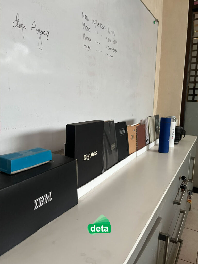 Jasa pembuatan merchandise or pr package hardbox by deta