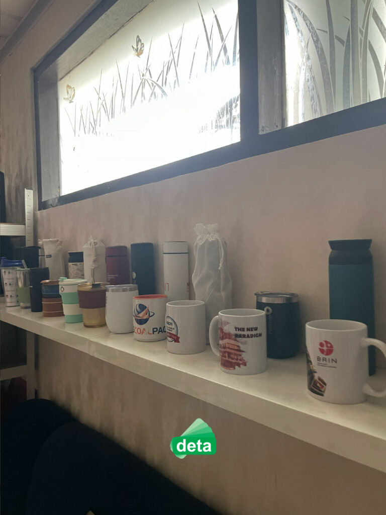 Jasa pembuatan merchandise or pr package mug branding by deta