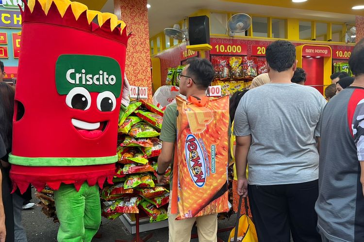 Vendor Giant Snack Pouch Custom Souvenir Event Jakarta - Momogi by Kompas