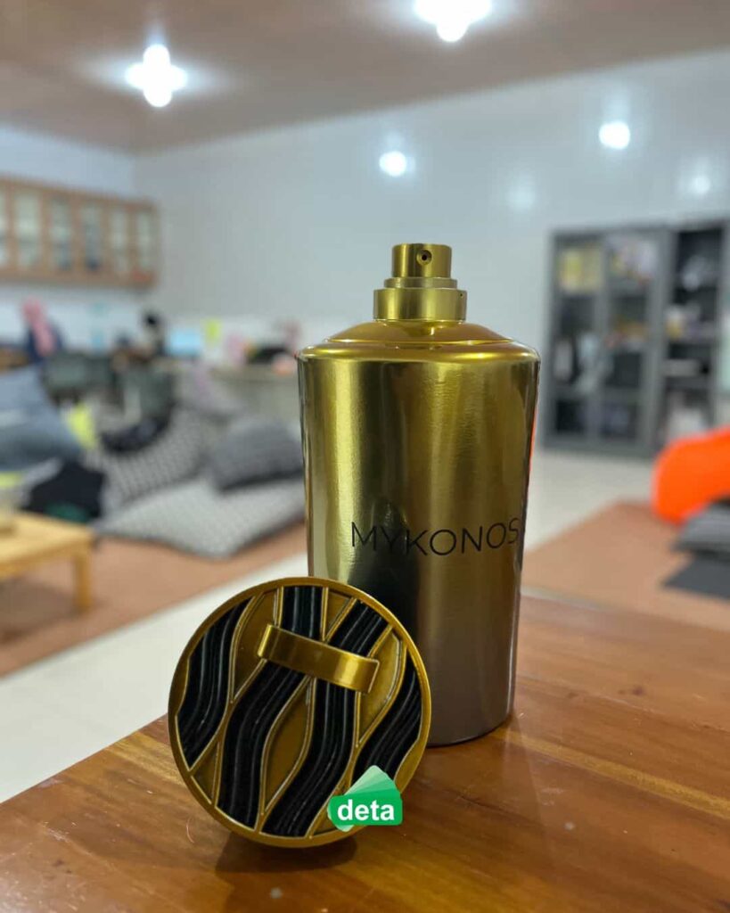 dummy product mykonos by deta - Replika Botol Parfum Raksasa Gold Tampak Depan dan Tutup