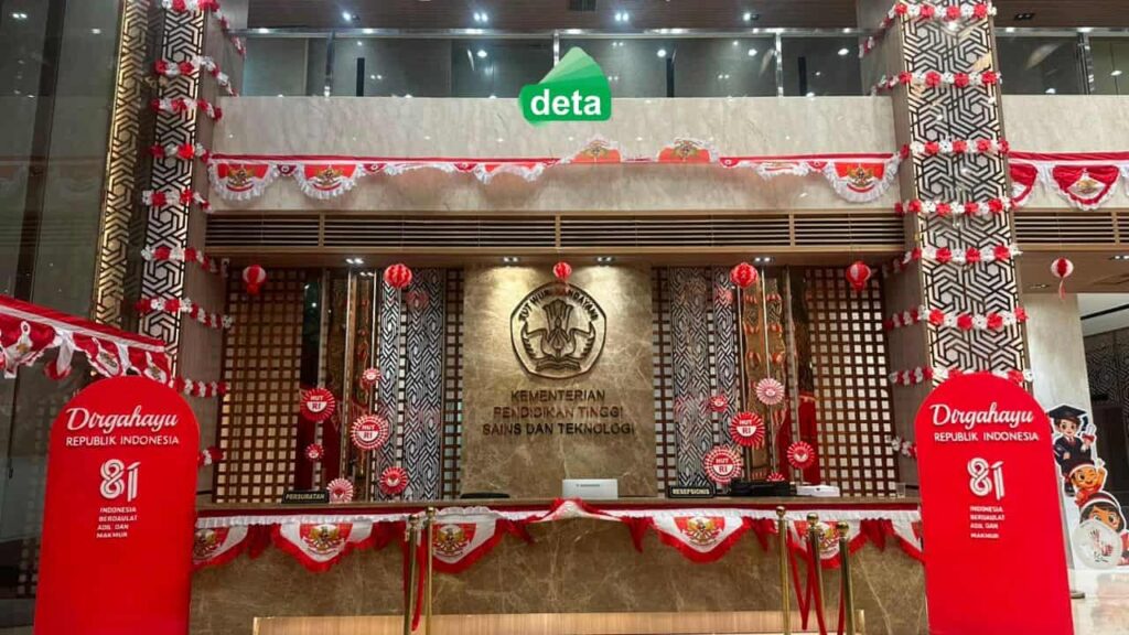 Jasa Dekorasi 17 Agustus by deta untuk kemendikbud - rumbai motif garuda, standee baord, lilitan garland foto mode horizontal