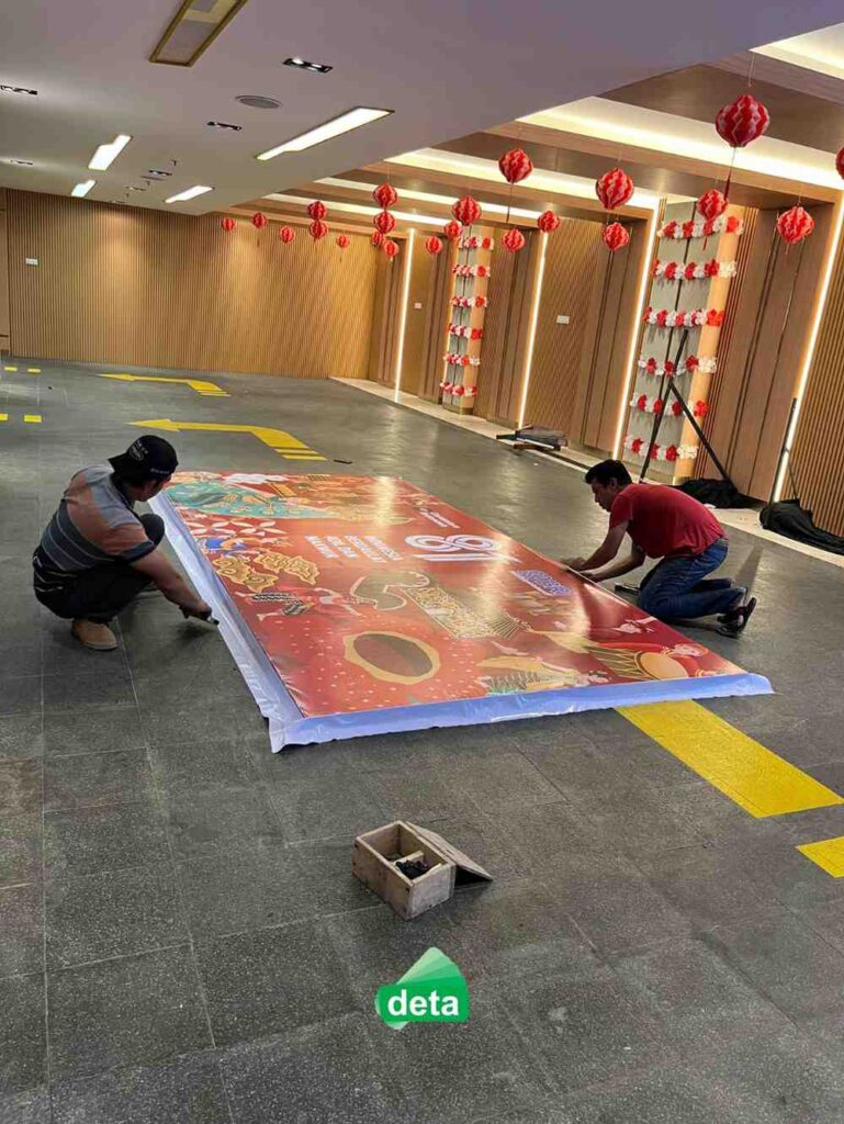 Jasa dekorasi 17 agustus by deta untuk Kanca BRI Jakarta Veteran - Backdrop Persegi Panjang Besar sedang dipasang dan dibuat