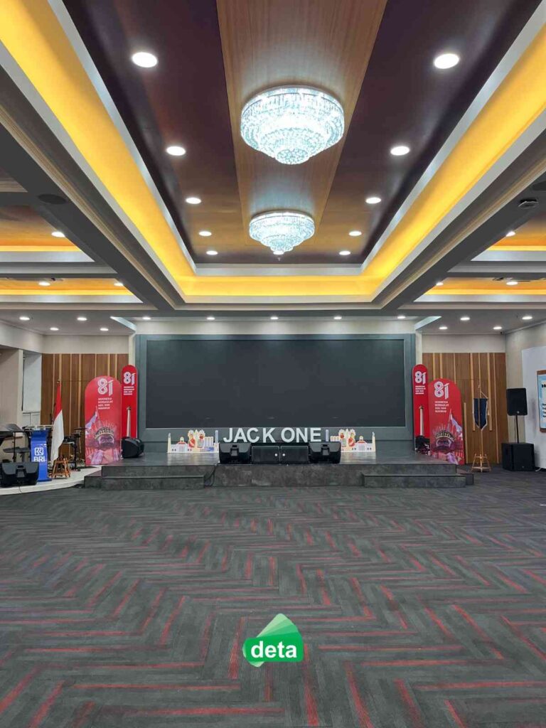 Jasa dekorasi 17 agustus by deta untuk Kanca BRI Jakarta Veteran - Standee Panggung atau Totem saat selesai instalasi