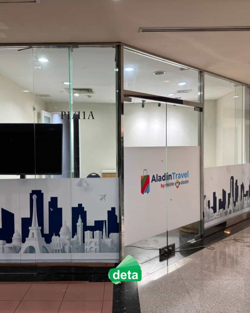 sticker kaca sandblast atau frosted kantor aladin travel by deta - pasang branding kaca logo aladin travel