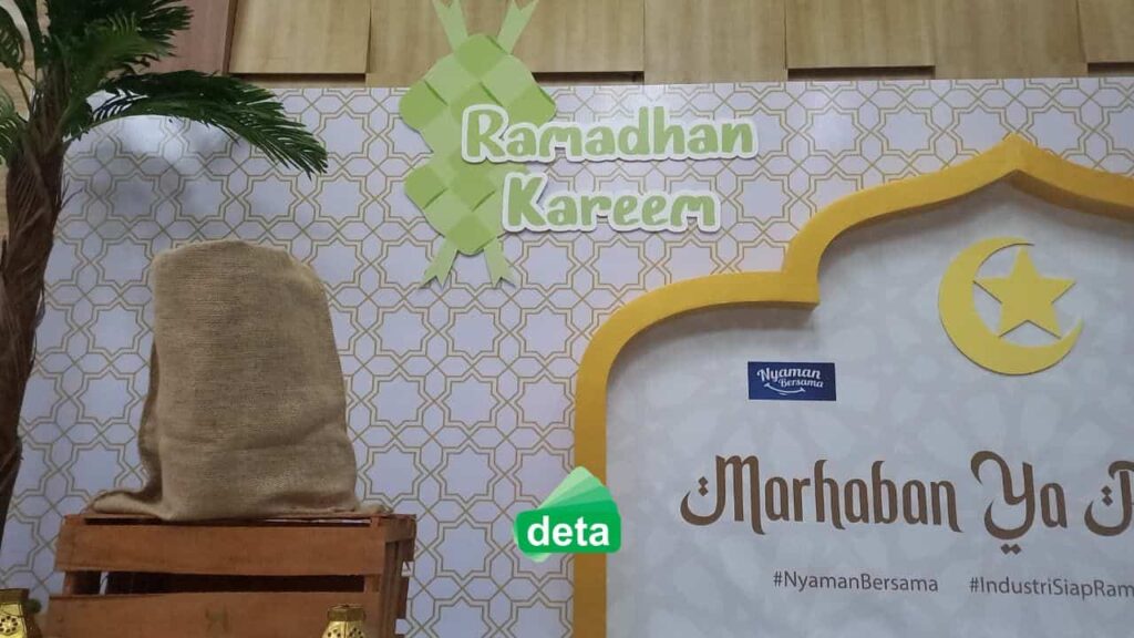 Jasa Dekorasi Jakarta by Deta untuk Lobi Kantor Kemenperin tampak dekat di samping kiri atas