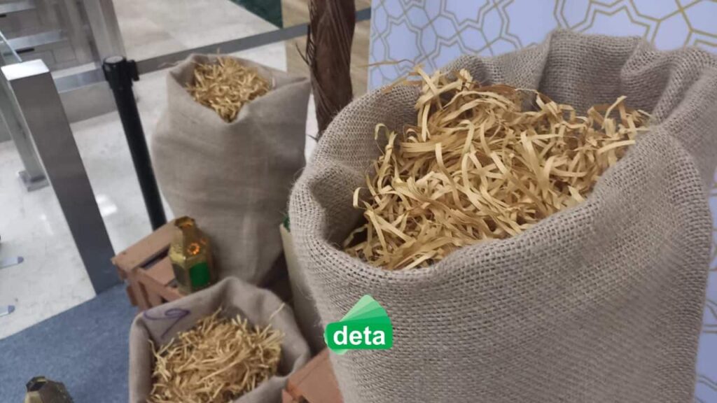 Jasa Dekorasi Jakarta by Deta untuk Lobi Kantor Kemenperin tampak dekat ke karung dekorasi