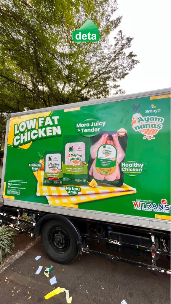 jasa car branding by deta - sreeya armada branding ayam nanas tampak samping mobil